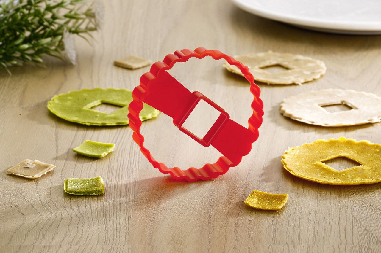 Puri Kachori & Gujiya/Karjikayi Maker+ Free 7 pcs Snack Cutter